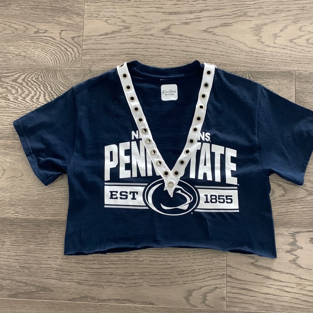 Penn state cropped v neck tshirt